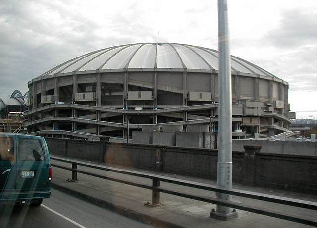 One last look at the Dome from the bus.