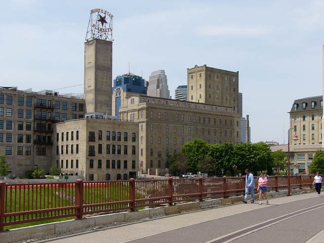 West side of the Stone Arch Bridge