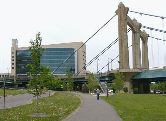 The west side of the Hennepin Avenue Bridge