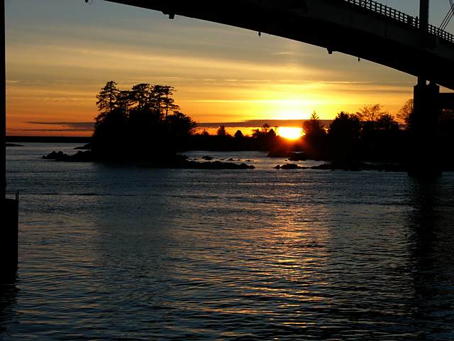 3 minutes till sunset, under the bridge