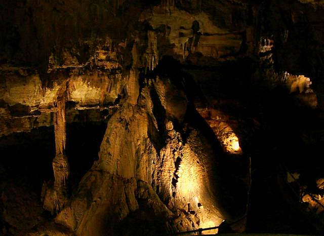One of the larger galleries in Diamond Caverns